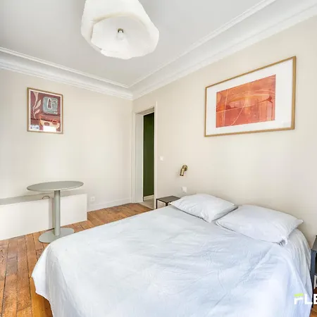 Cozy Near Montmartre And Metro 18th アパート *